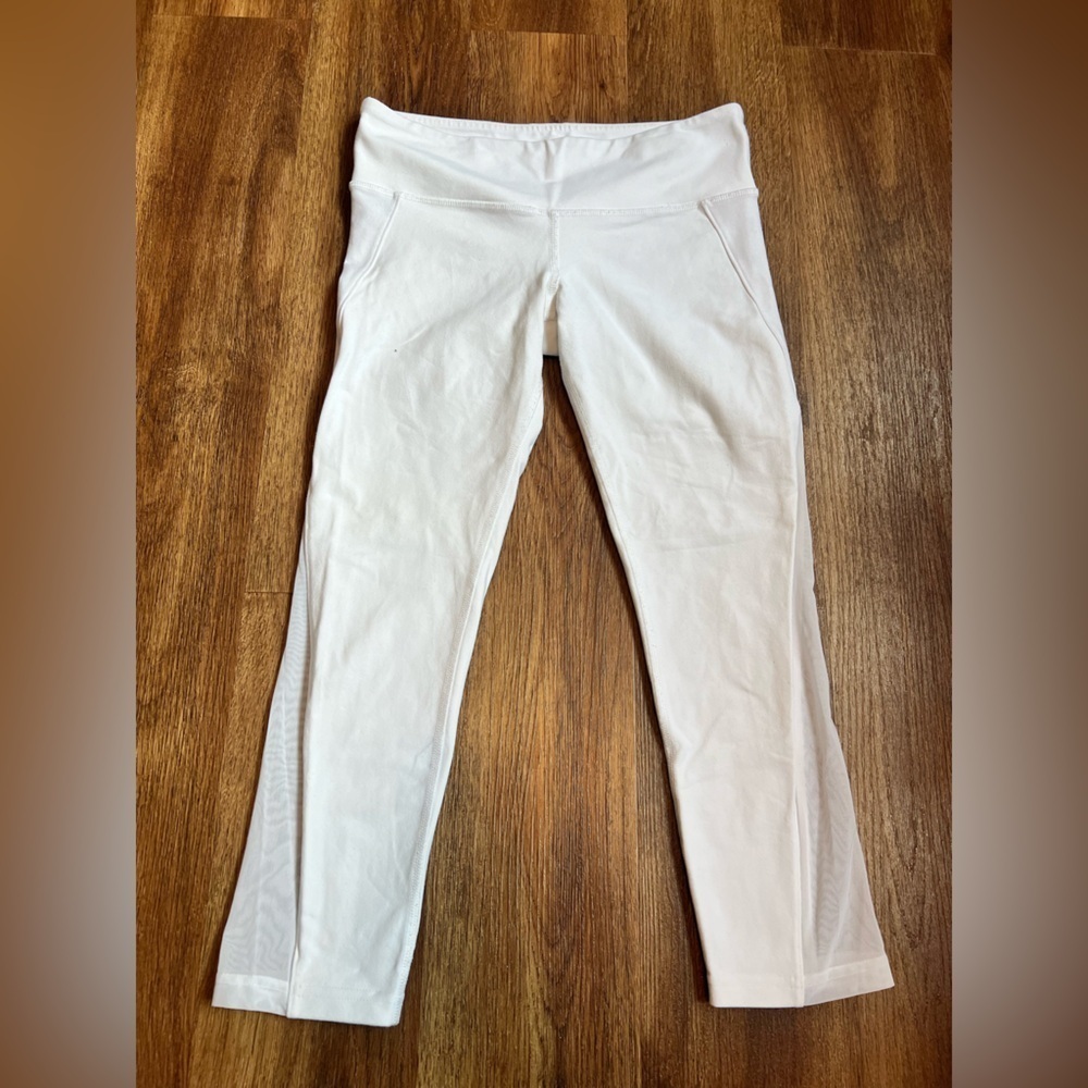 Alo yoga white cropped leggings Women’s size S